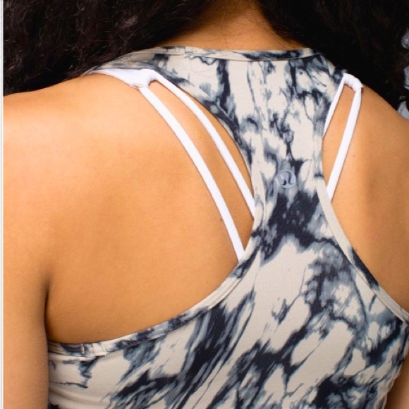 NWOT Lululemon Cool Racerback
in Great Granite Black Mojave Tan.
Size 4. - Picture 3 of 5